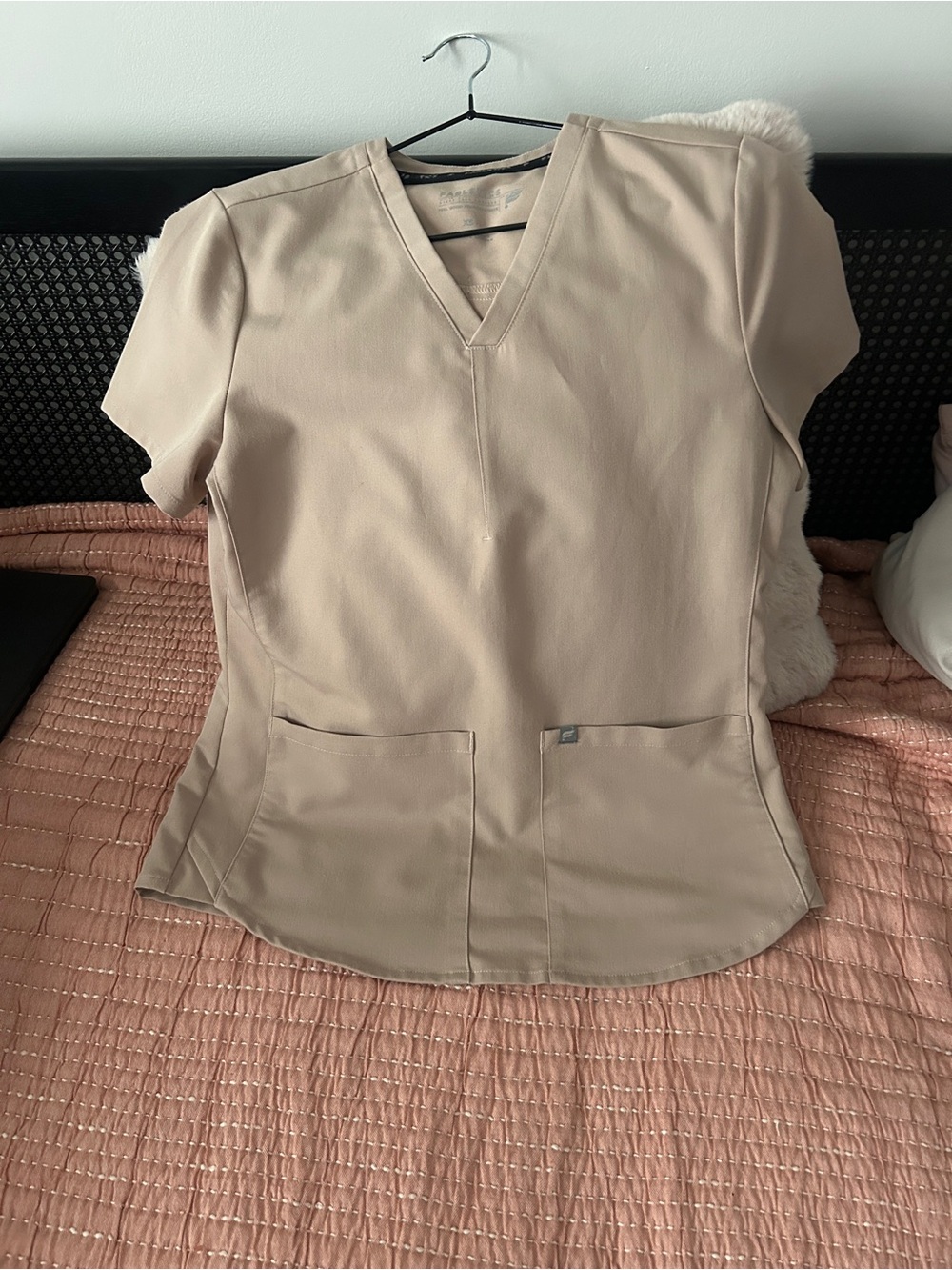 Fabletics XS Women's V-Neck METHOD Scrub Top - CHAI